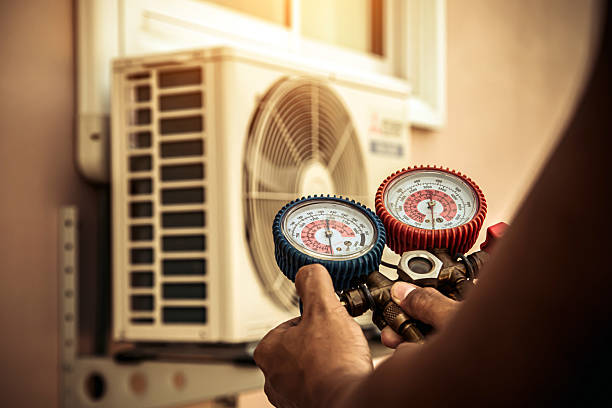 Professional Hvac technician working in Quincy, FL